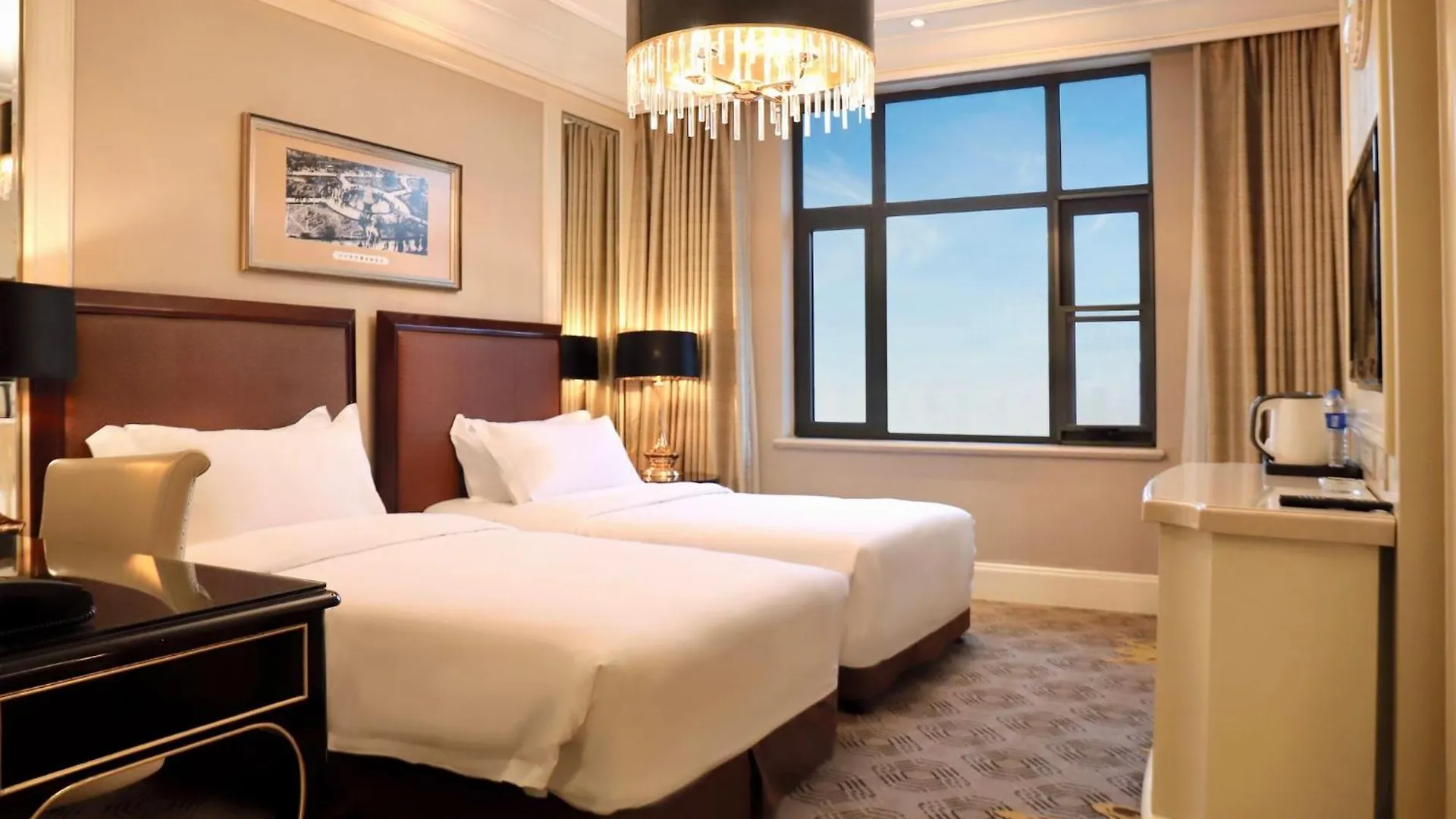 Crowne Plaza Zhengzhou By Ihg Hotel 5*,